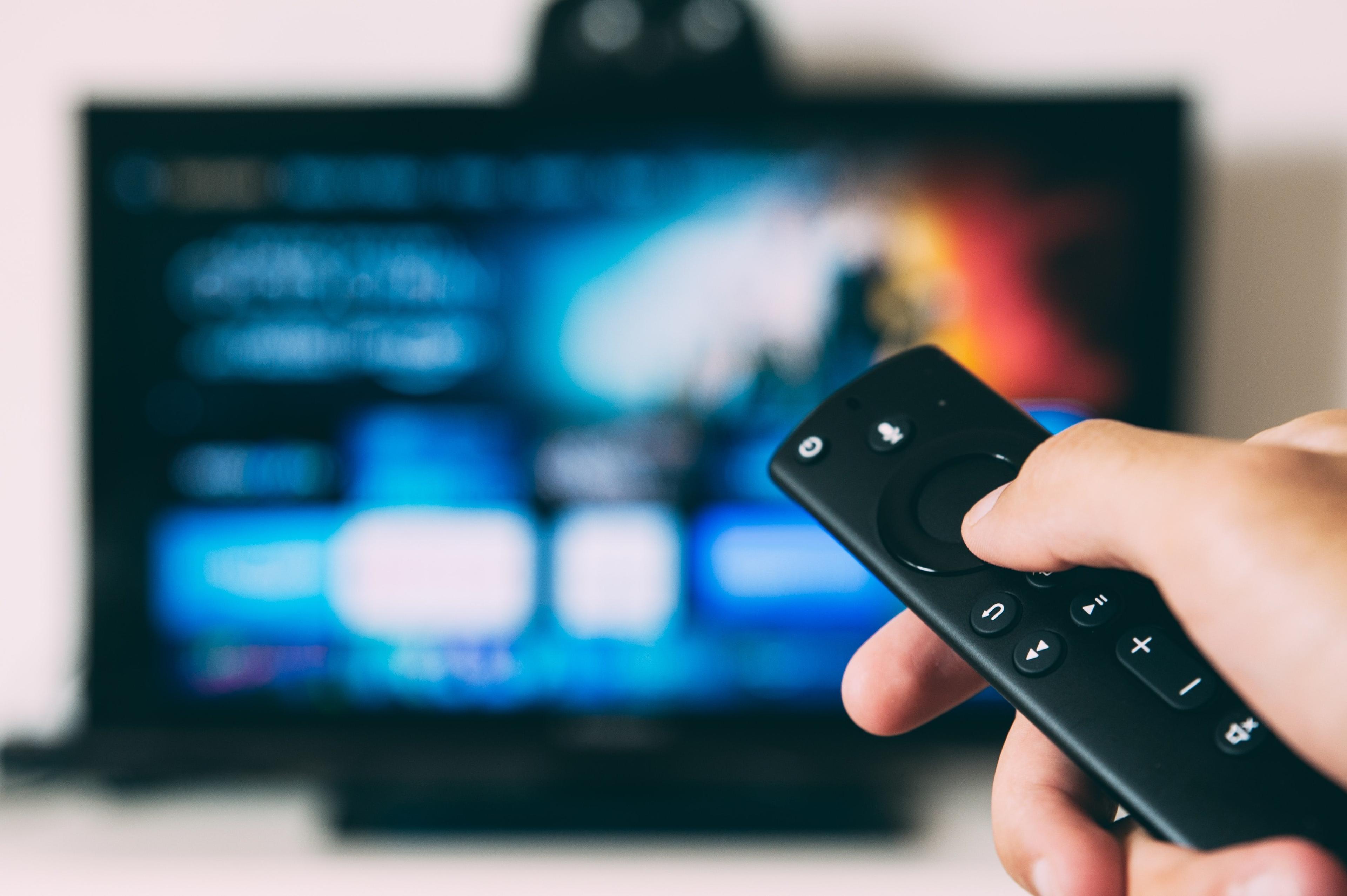 aplikasi-streaming-tv-terbaik-untuk-santai-di-rumah